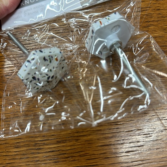 NWT, 5 quantity drawer pulls, colorful speckle, paintable. - Picture 3 of 6